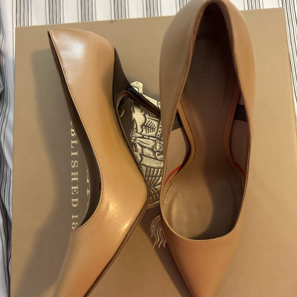 Burberry Tan Leather Pointed-Toe Heels - Picture 3 of 6